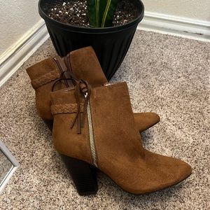 Get ready for winter by buying these adorable booties! Never worn!